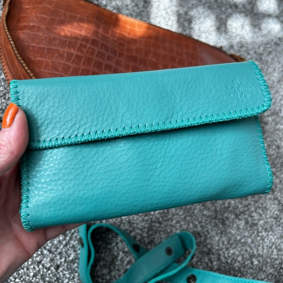 Lyons leather Queen Bees and wallets - Picture 2 of 16